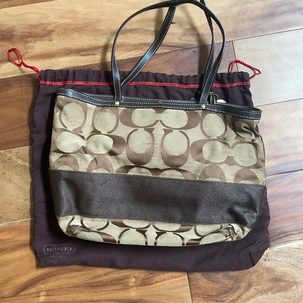 Coach Classic Logo Tote